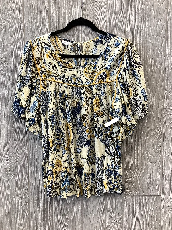 Top Short Sleeve By Maurices In Blue & Yellow, Size: Xl