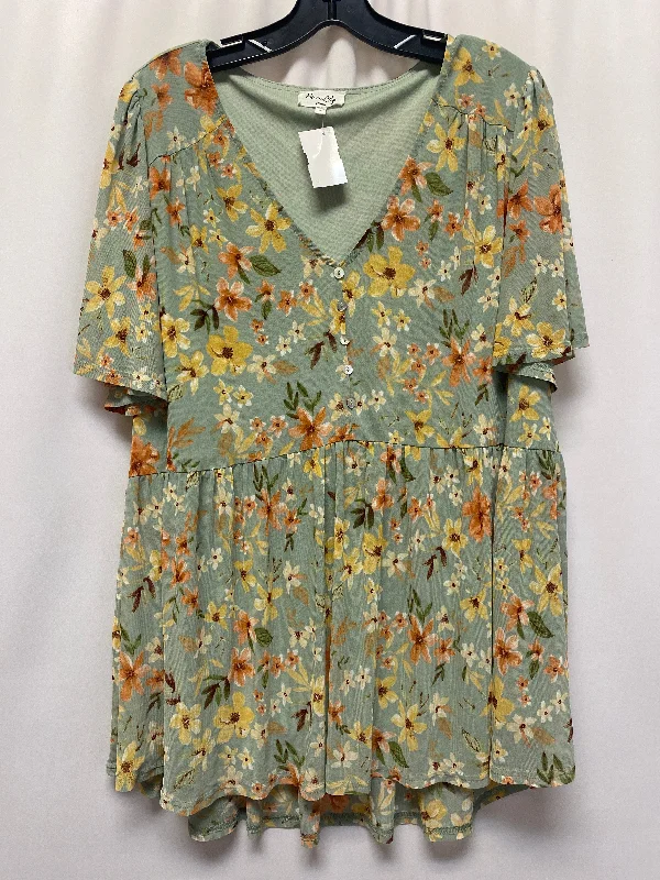 Top Short Sleeve By Siren Lily In Green, Size: 2x